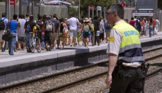 Un agent de seguretat de Rodalies RENFE