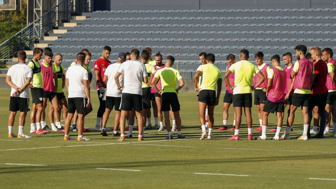Los jugadores del Málaga en un entrenamiento