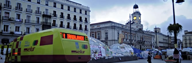 Limpieza de la Puerta del Sol, donde permanecen los &#039;indignados&#039; del 15-M