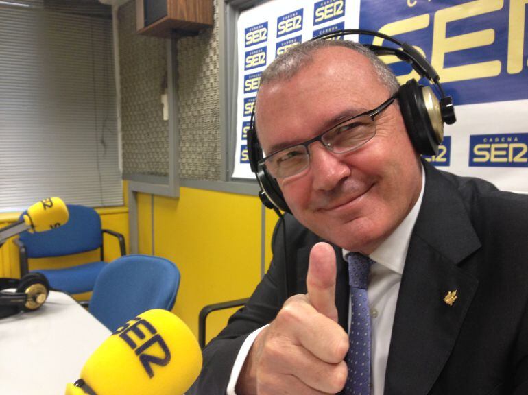 L'alcalde de Reus, Carles Pellicer, als estudis de Ràdio Reus