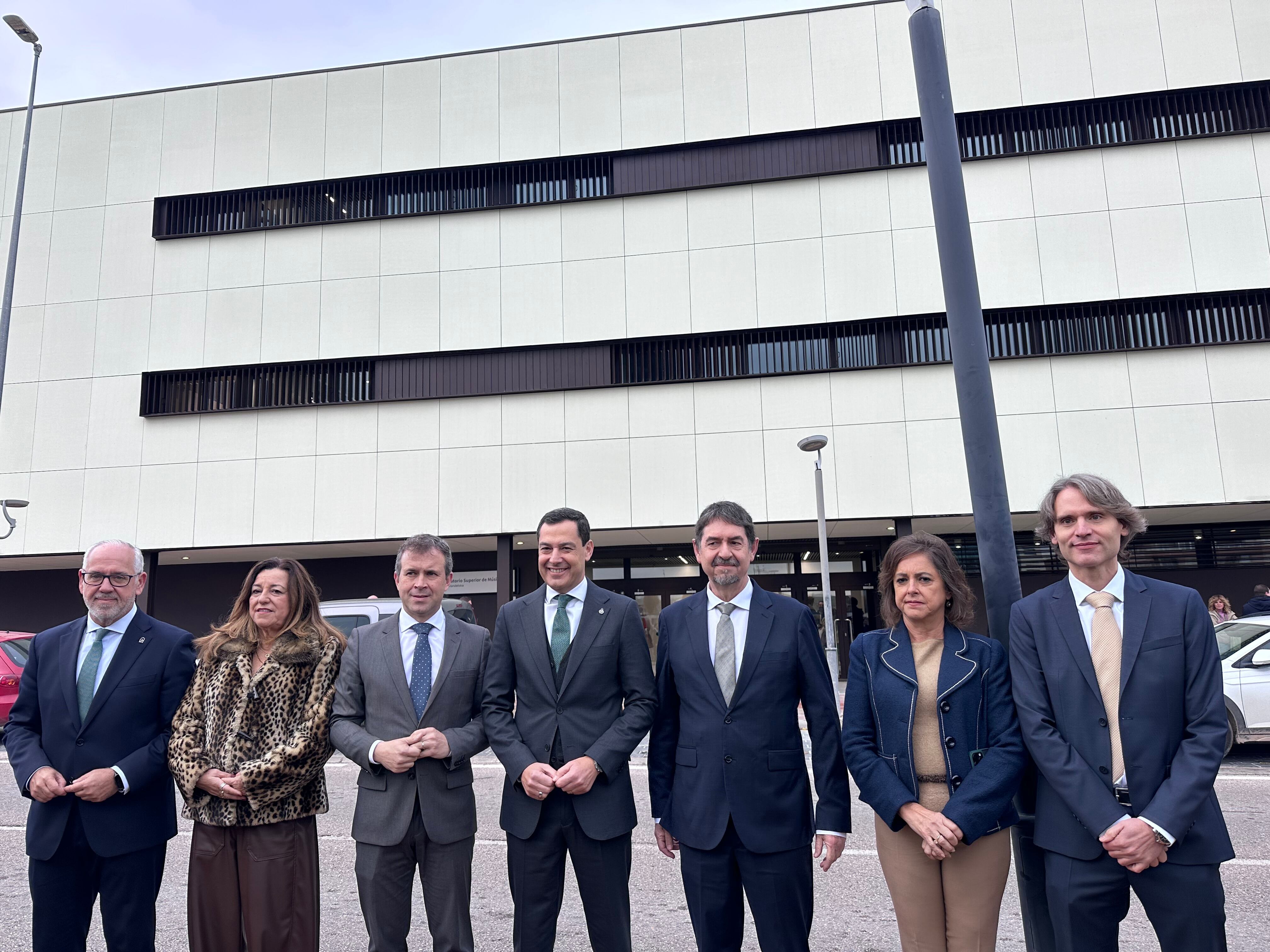 Autoridades presentes en la inauguración oficial del Conservatorio Superior de Música de Jaén.