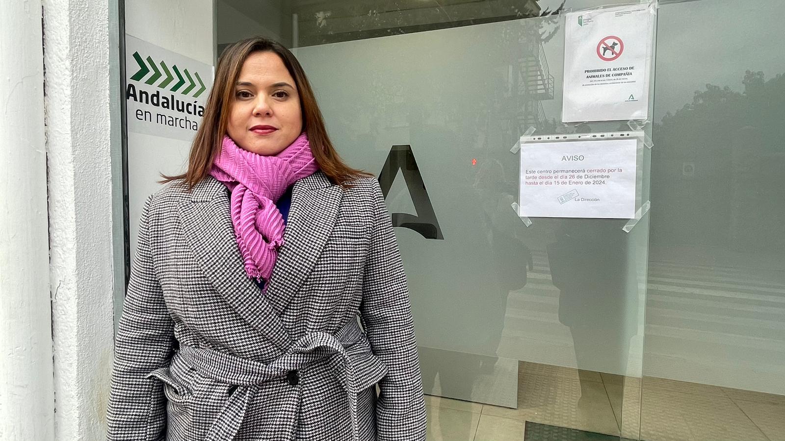 Ángeles Díaz a las puertas del Centro de Salud de San Felipe