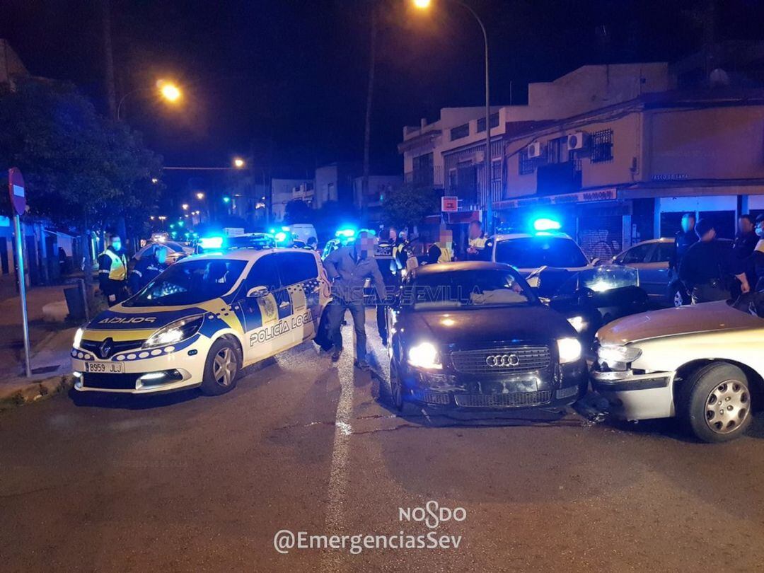 Así terminó la persecución policial en Sevilla, en la que han sido detenidos tres varones, uno de ellos, menor de edad