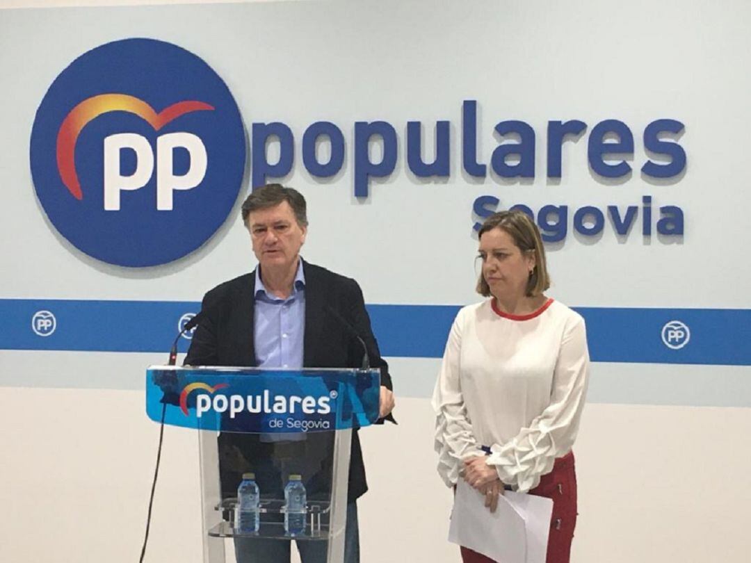 Francisco Vázquez, Secretario Autonómico PPCyL y la procuradora Mª Ángeles García