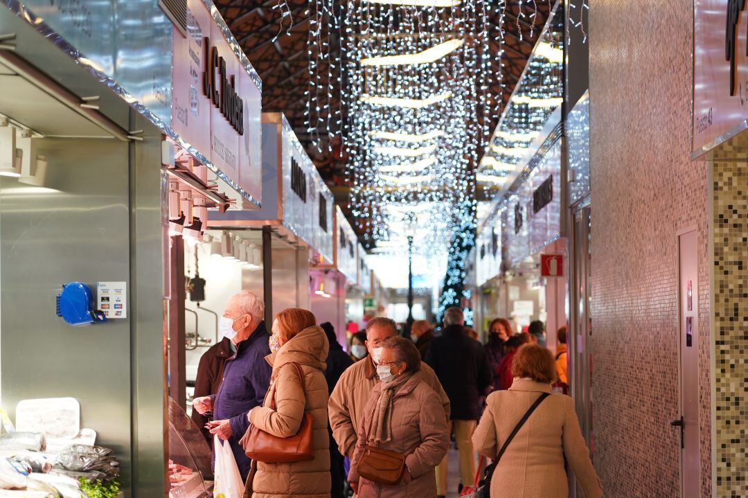 Público paseando por las calles de Valladolid