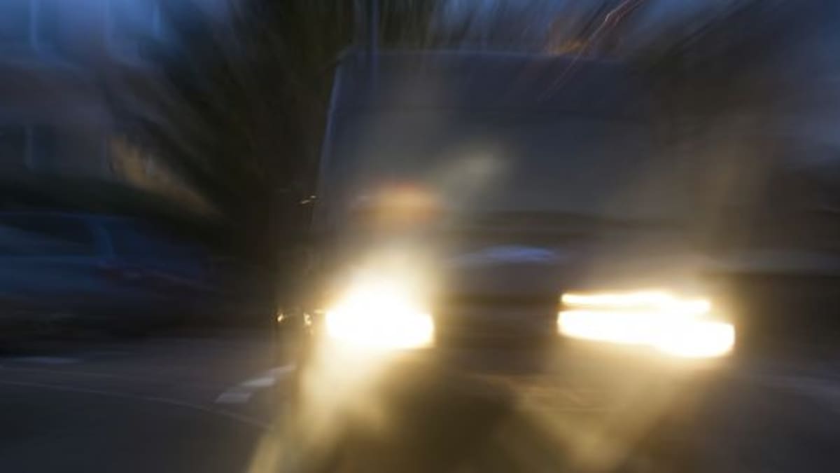 Choca contra un vehículo aparcado en Santander por triplicar la tasa permitida de alcohol