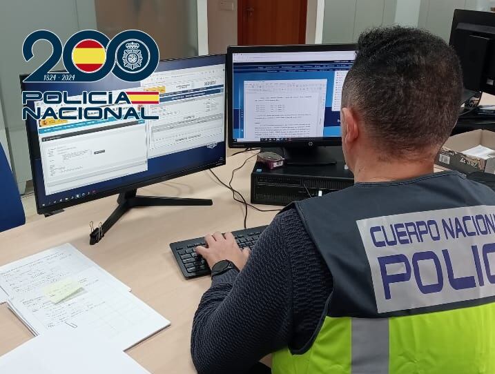 Un agente de Policía Nacional en Algeciras