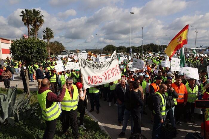 Protesta a la salida de La Menacha