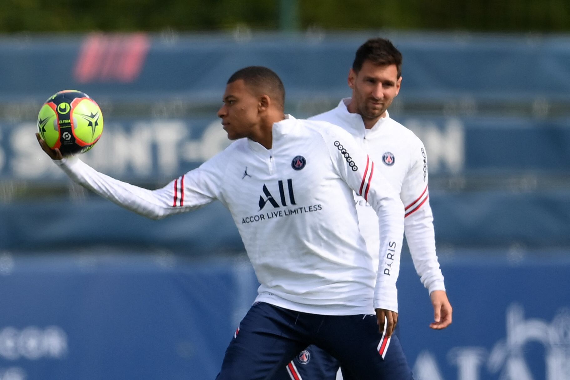 Mbappé y Messi, durante un entrenamiento del PSG.