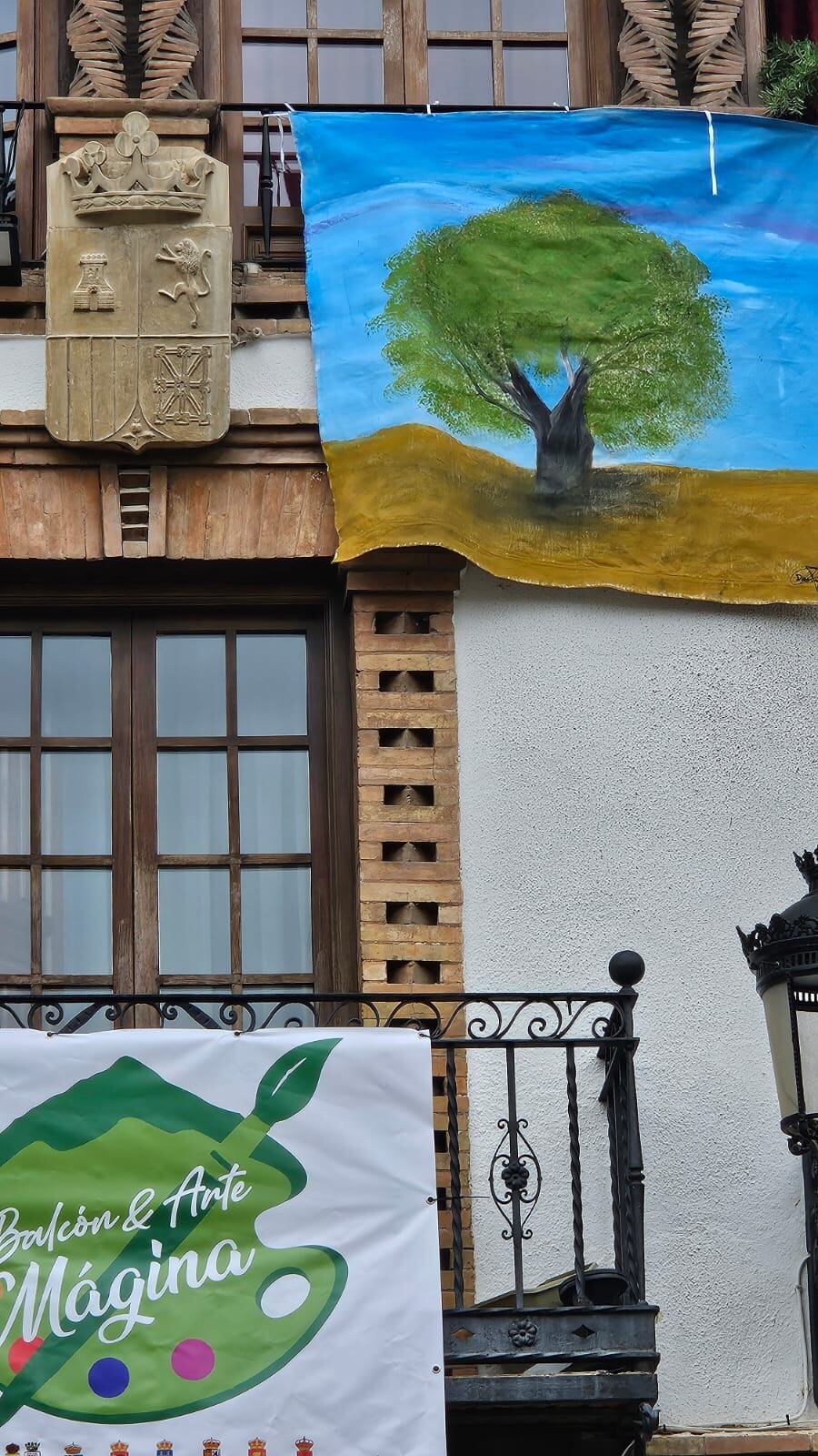 Obra de Davinia Valdivia, en la fachada del Ayuntamiento de Jódar