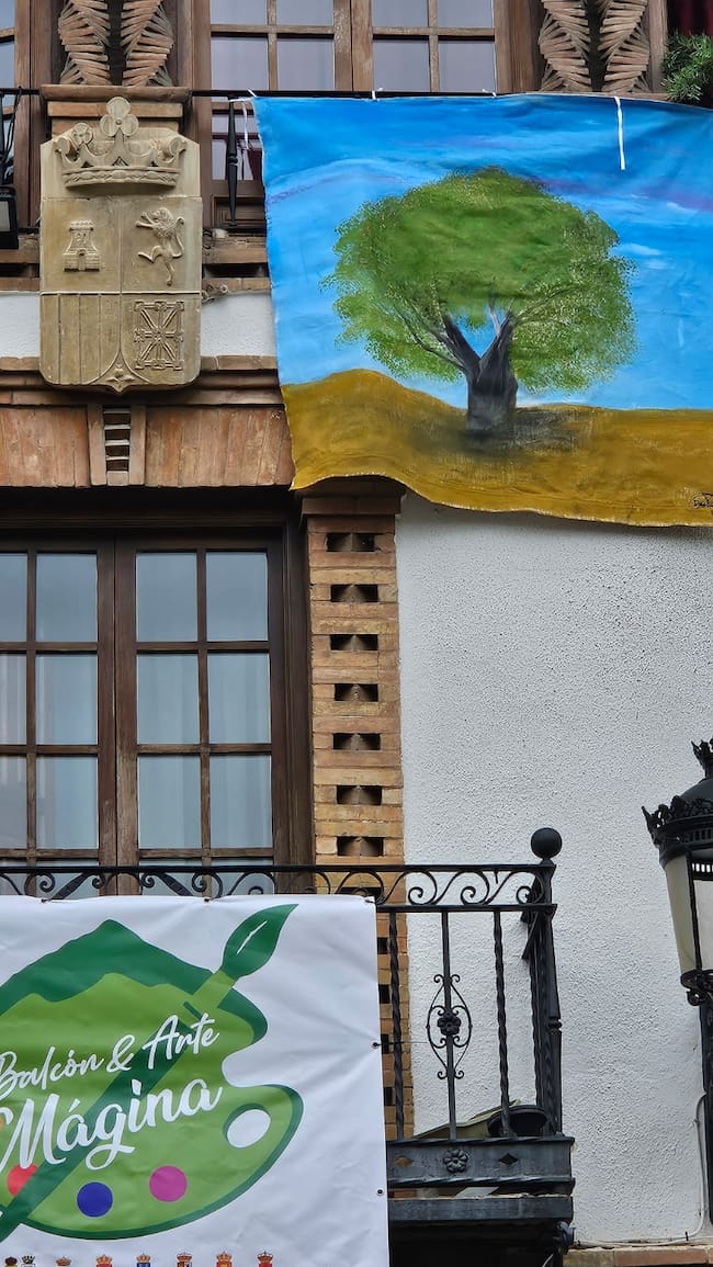 Obra de Davinia Valdivia, en la fachada del Ayuntamiento de Jódar