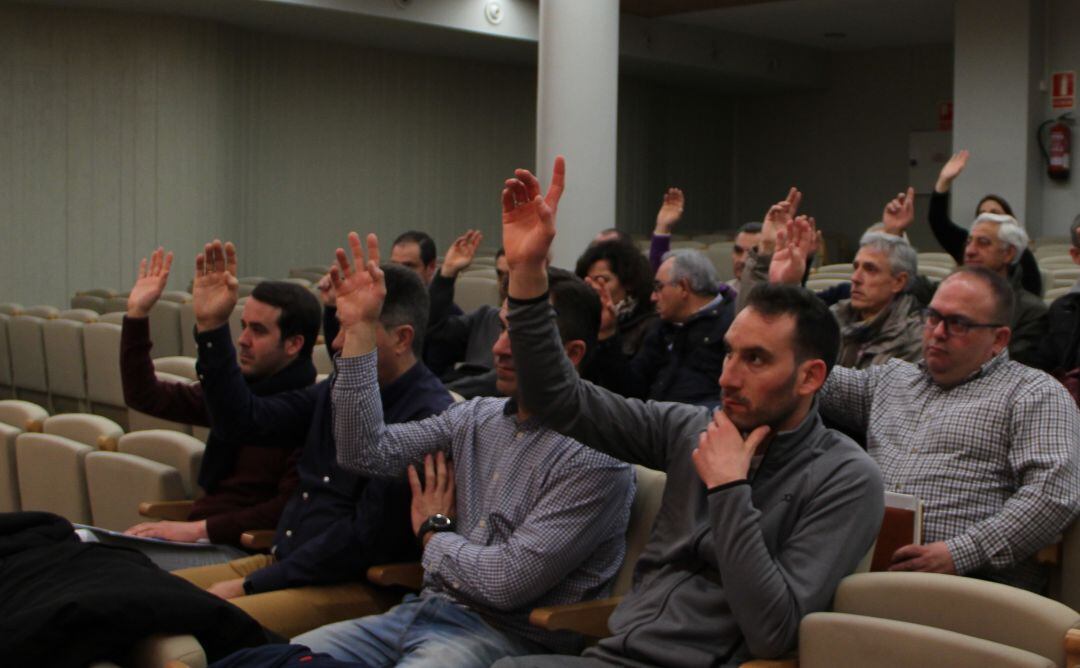 Representantes de los Ayuntamientos que integran la Comunidad de Villa y Tierra de Cuéllar durante la aprobación de los aprovechamientos madereros.