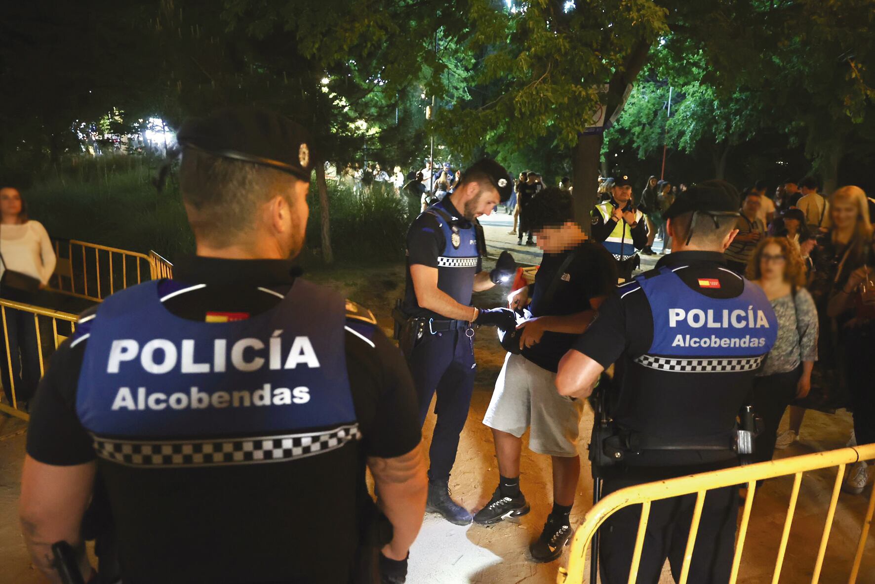 Control de seguridad de la Policía Local en las fiestas de San Isidro de Alcobendas