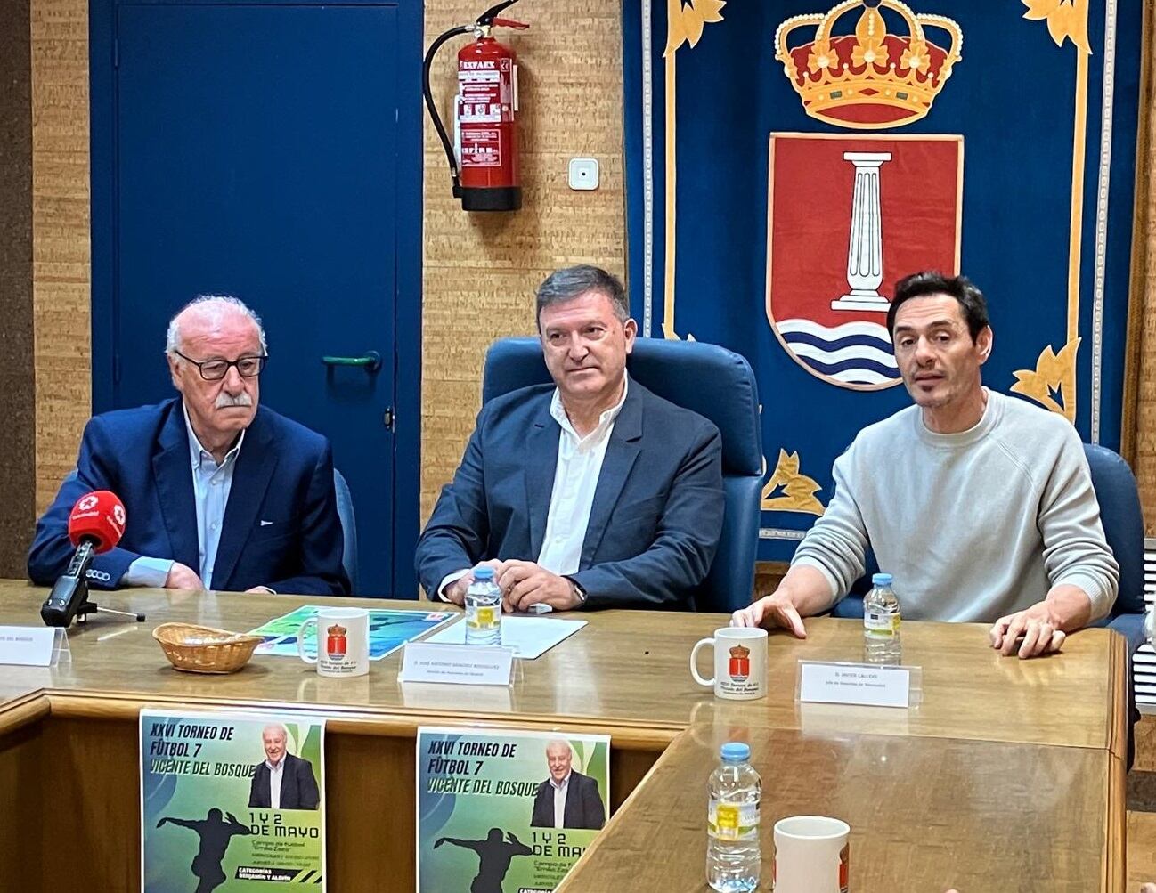 Vicente del Bosque junto al alcalde de Humanes y Javier Callejo