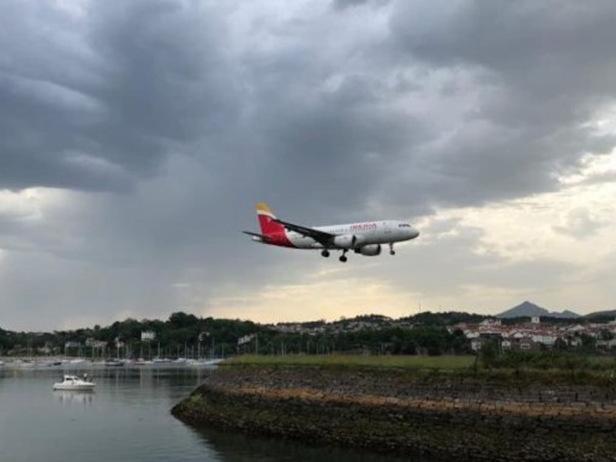 Vuelos 'colapsados' y guipuzcoanos atrapados por la escalada en Oriente Medio: "Todos los viajes a Asia están afectados"