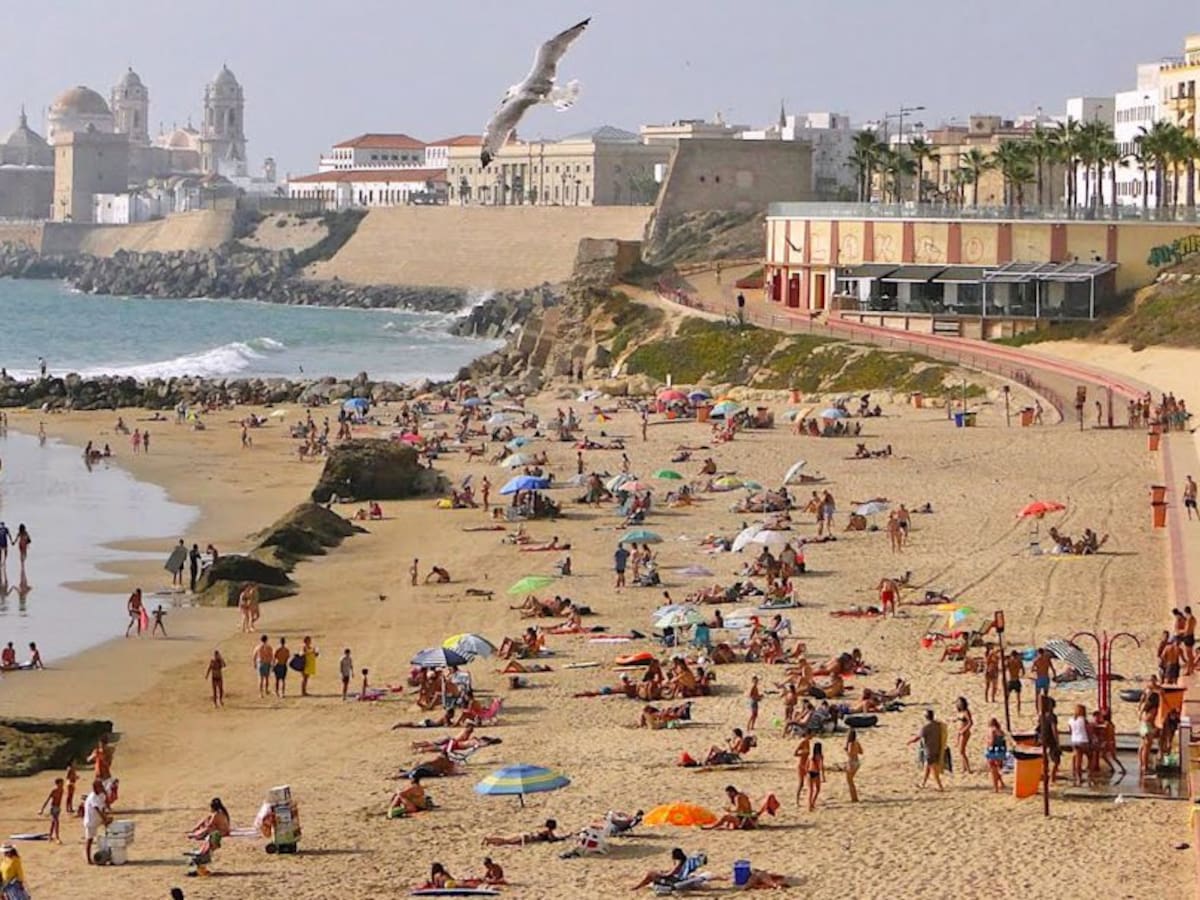 Herido con un cuchillo de plástico en una reyerta en Santa María del Mar