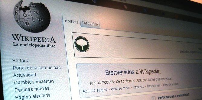 Un estudio de la UOC indica que los profesores universitarios utilizan la Wikipedia pero no lo hacen públicamente en sus clases
