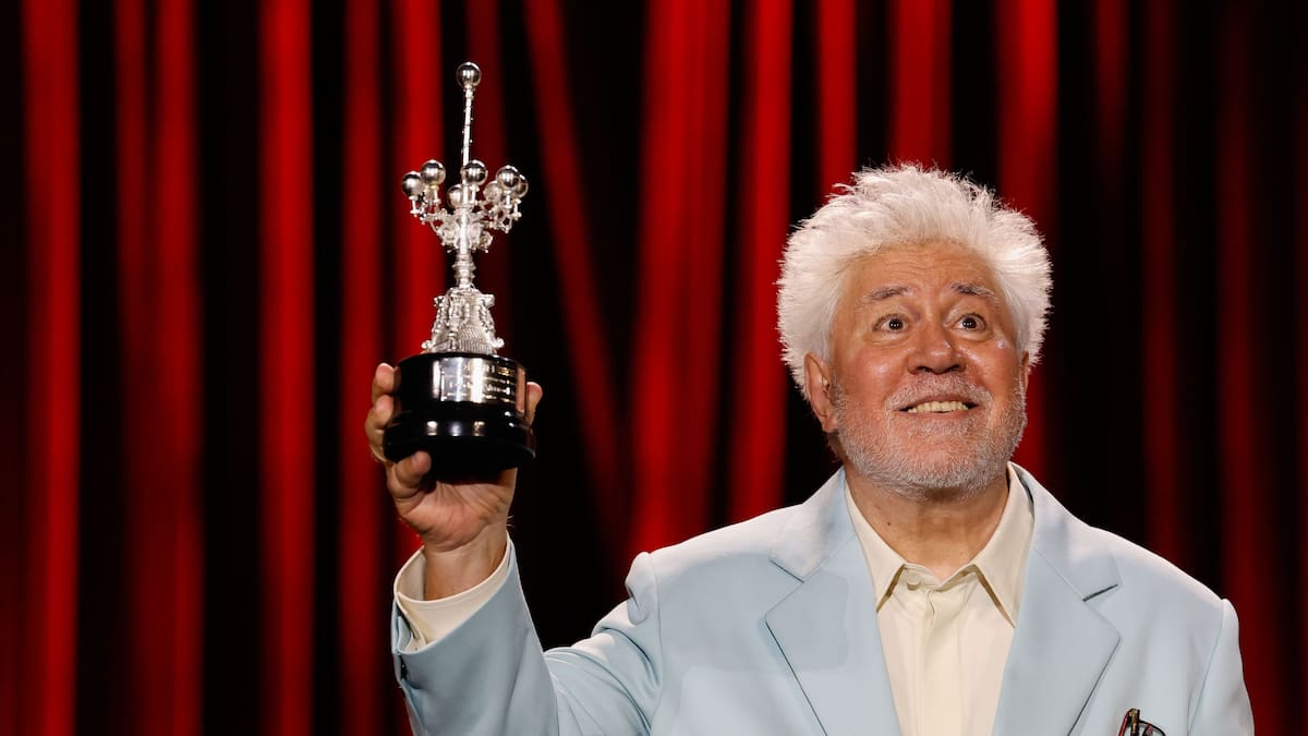 El director, Pedro Almodóvar, tras recibir el Premio Donostia: "Hagamos que todo lo negativo imaginable pertenezca solo a la ficción"