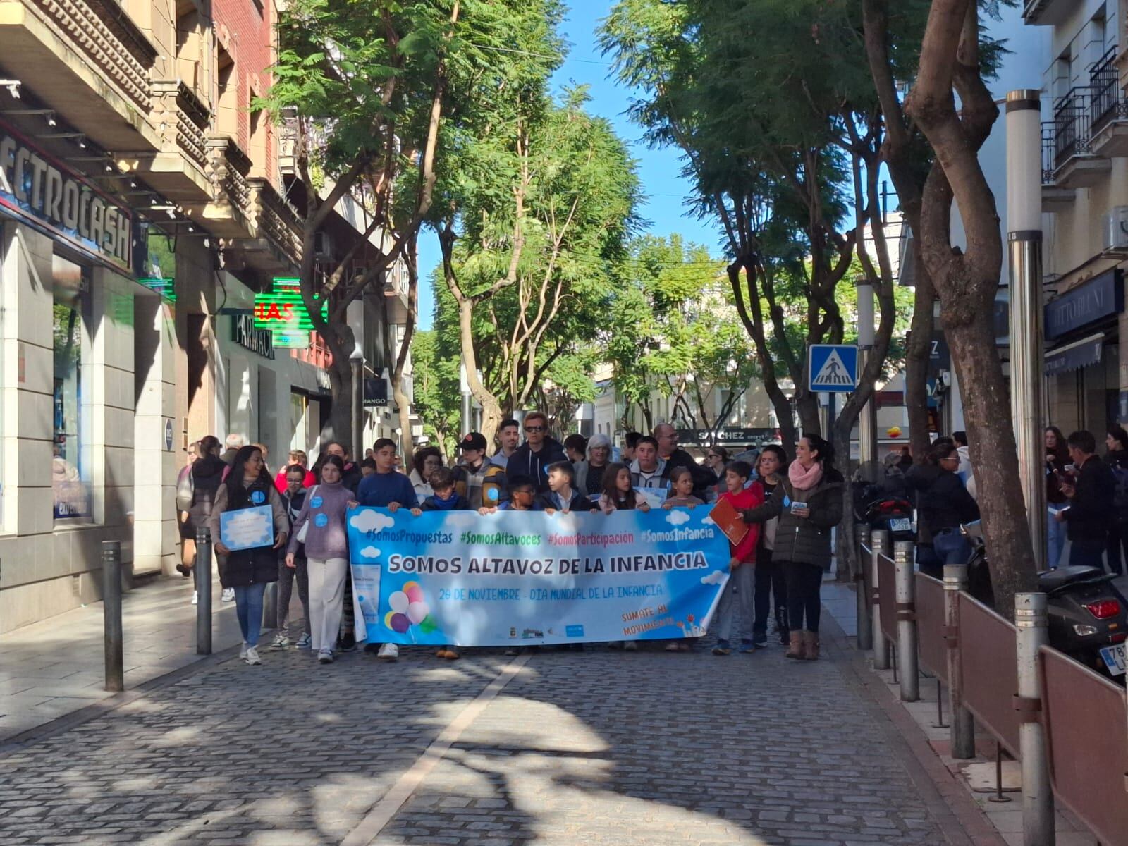 Escolares de Don Benito reivindican sus derechos en el Día Mundial de la Infancia
