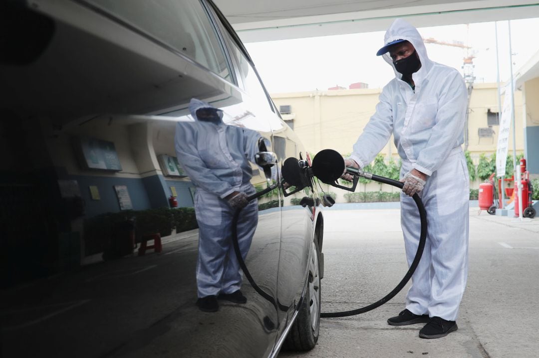 El precio del crudo con bajos históricos al tiempo que la actividad de las gasolineras cae en picado