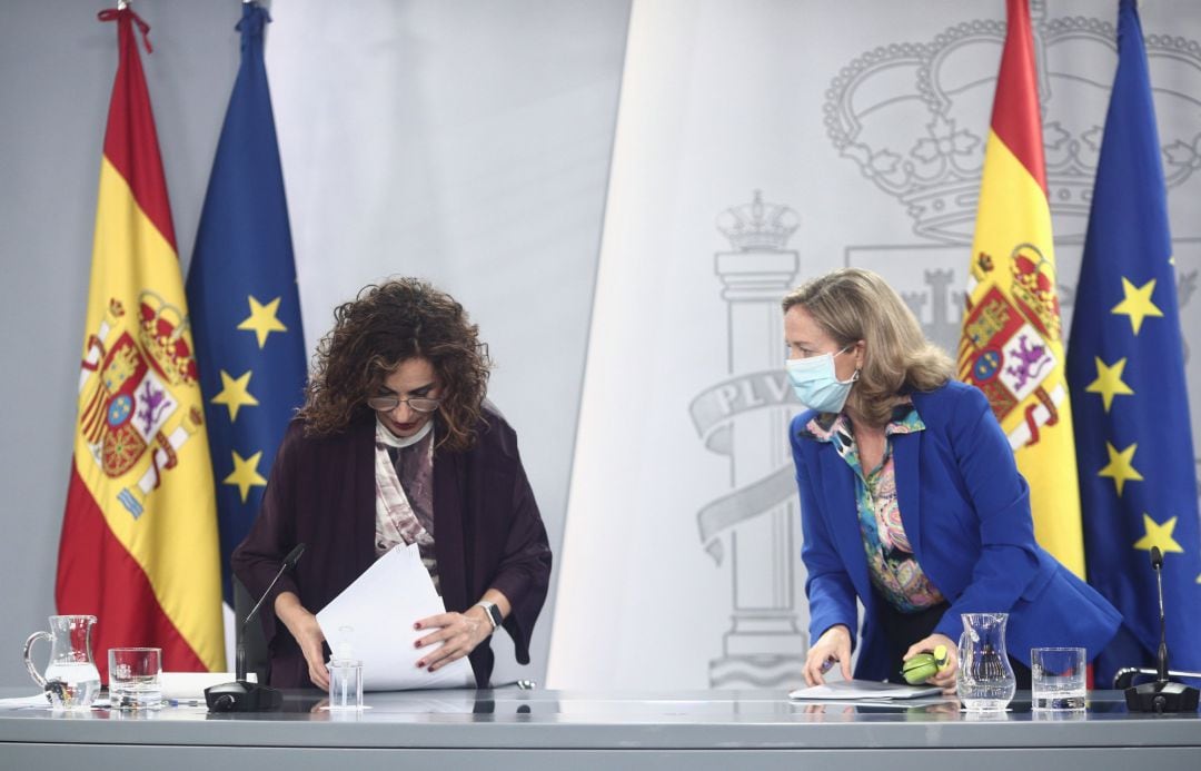 La ministra Portavoz y de Hacienda, María Jesús Montero, y la vicepresidenta y ministra de Asuntos Económicos y Digitalización, Nadia Calviño.