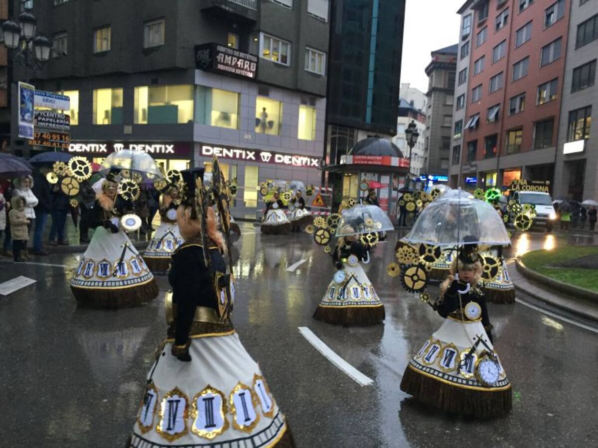 'La Hora de la Ilusión' vence a la lluvia en el Carnaval de Ponferrada