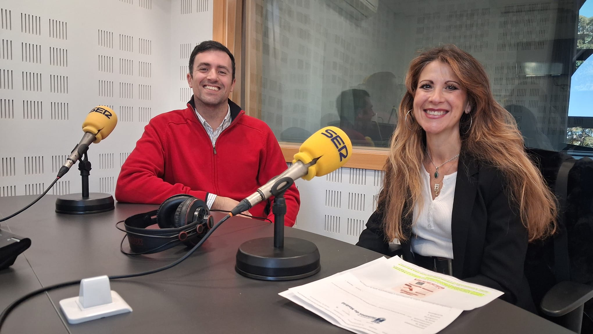 Marisa de Paz, concejala de Bienestar Social, y Ignacio Rivas, director de Nostos Psicología.