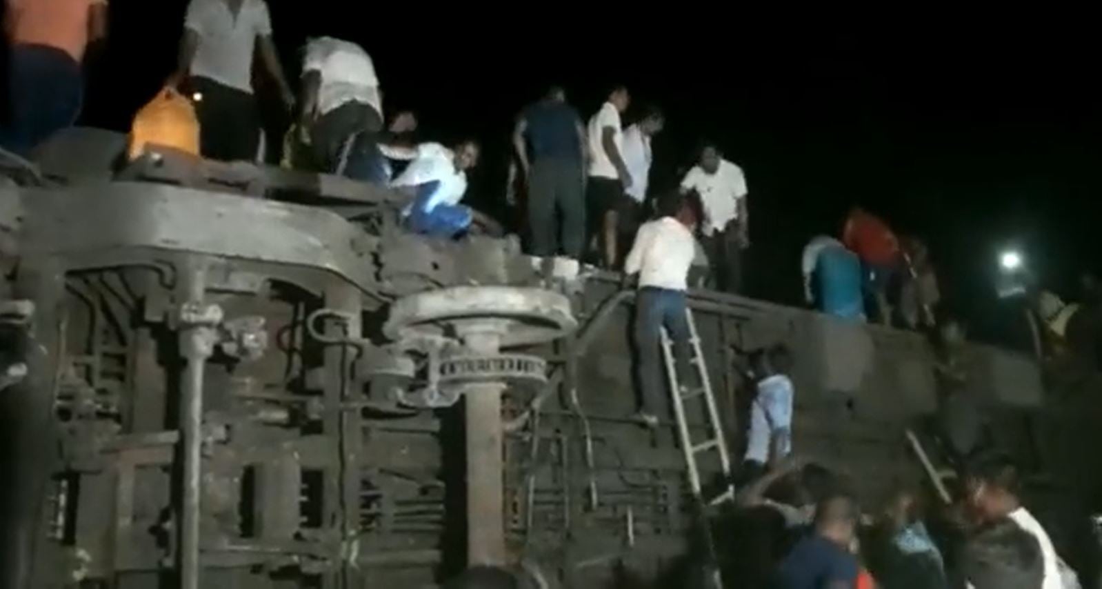 Imagen del accidente de tren en Odisha, India