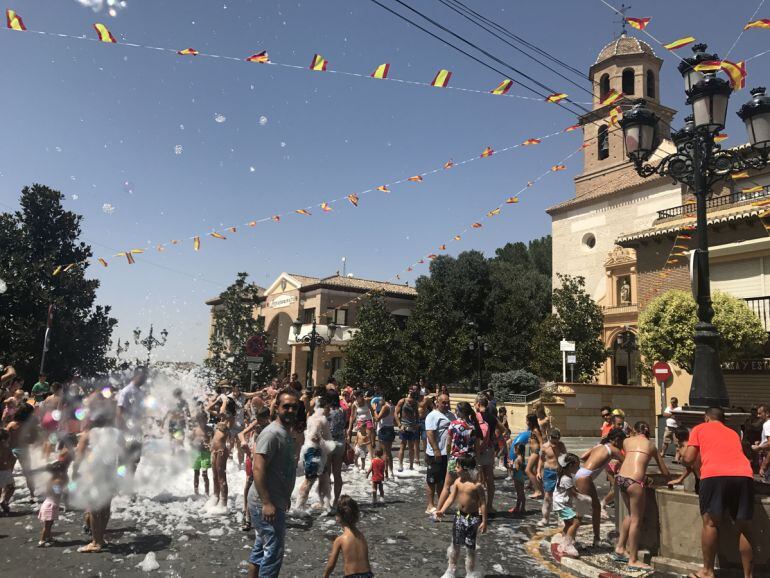 Archivo de una fiesta de la espuma en las Fiestas de Alhendin (Granada)