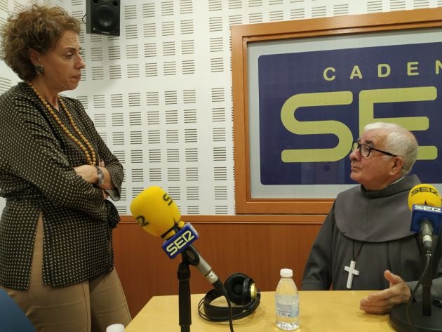 Isabel Sánchez, directora de Radio Córdoba e Isidoro Macías, Padre Patera.