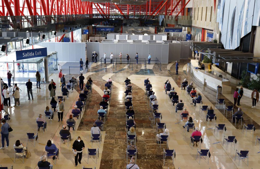 Andalucía recibe esta semana menos vacunas que las semanas anteriores. Se dispone de 470.180 dosis: 308.880 de Pfizer; 80.500 de Moderna y 80.800 de Janssen.