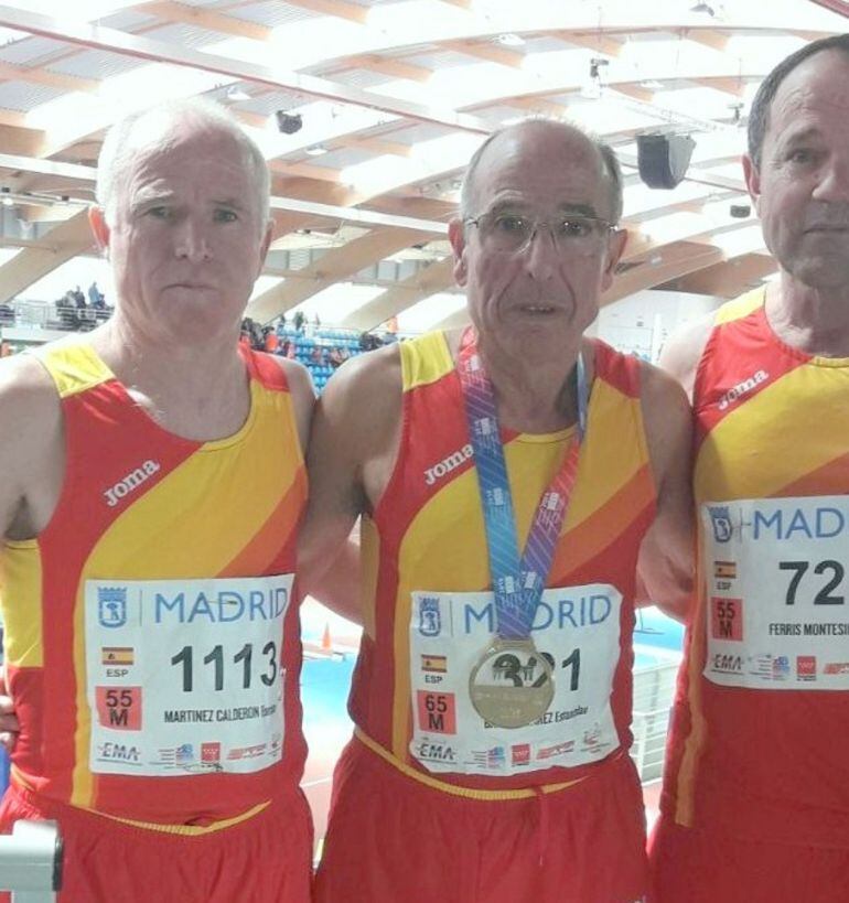 Estanislao Baidez (C) flanqueado por Enrique Martínez (I) y Jose Ferris