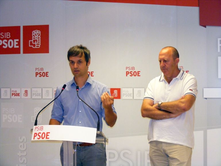 PABLO MARTÍN, JUNTO A ANDREU ALCOVER, PRESENTANDO LAS ENMIENDAS DEL PSIB-PSOE A LOS PGE.