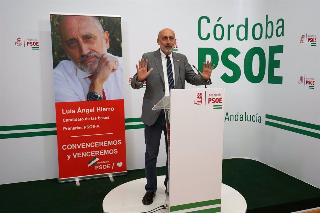 El candidato a las primarias del PSOE-A, Luis Ángel Hierro