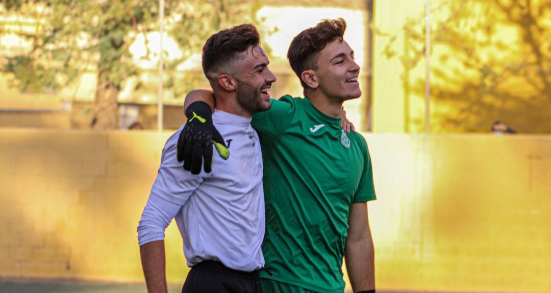 Sahuquillo y Alex celebran la victoria ante el CD Tarancón en los cuartos de final de la Copa Federación 