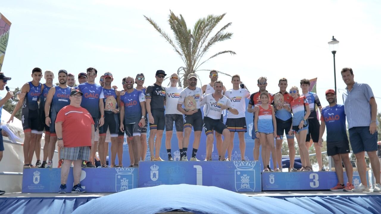 Los grandes del triatlón hacen podio en Roquetas de Mar.