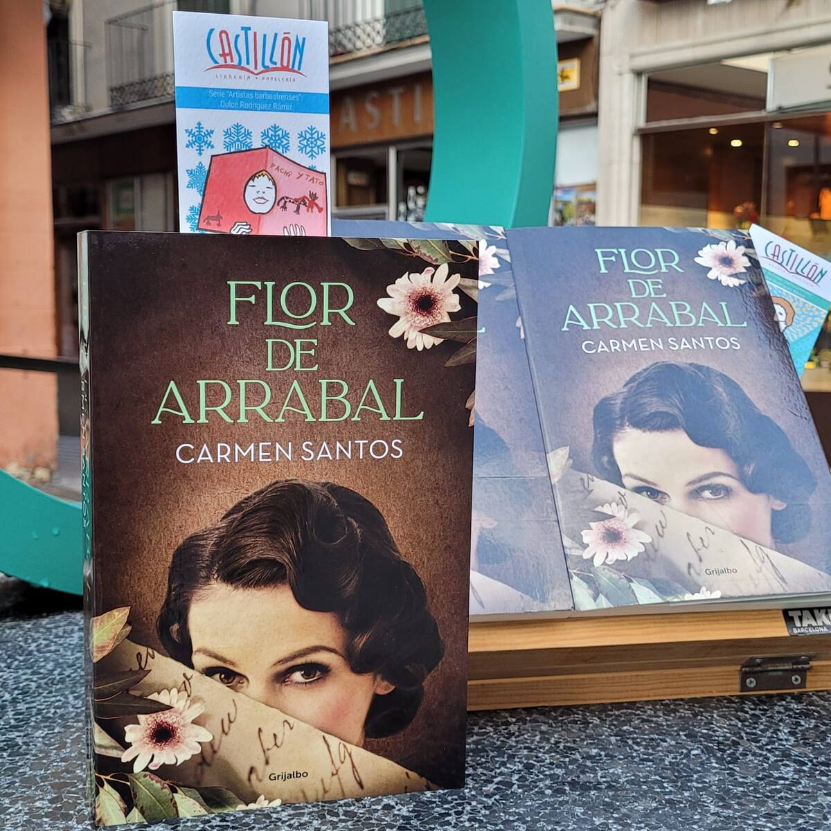 Carmen Santos firma sus libros en Librería Castillón de Barbastro