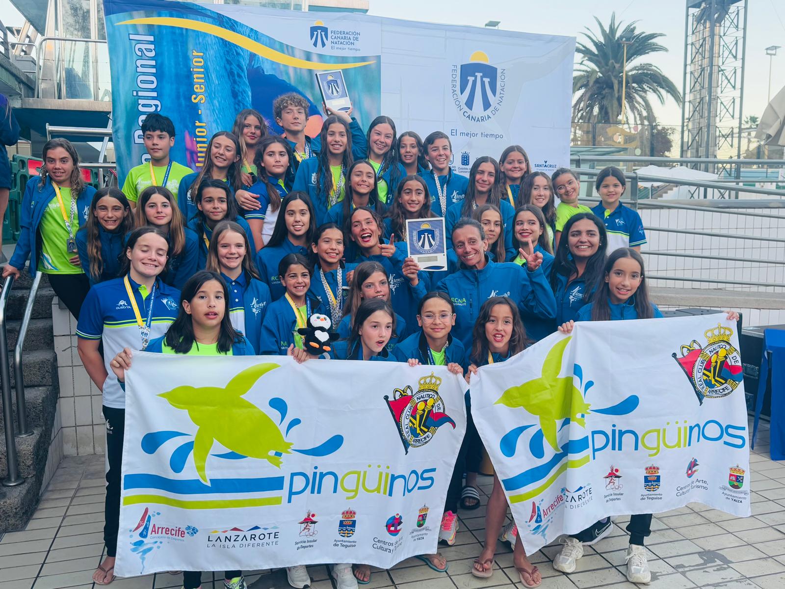 Expedición del CD Pingüinos en el Campeonato Regional de Invierno de Natación Artística.