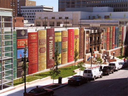 Es la tercera biblioteca pública más grande de la ciudad de Kansas