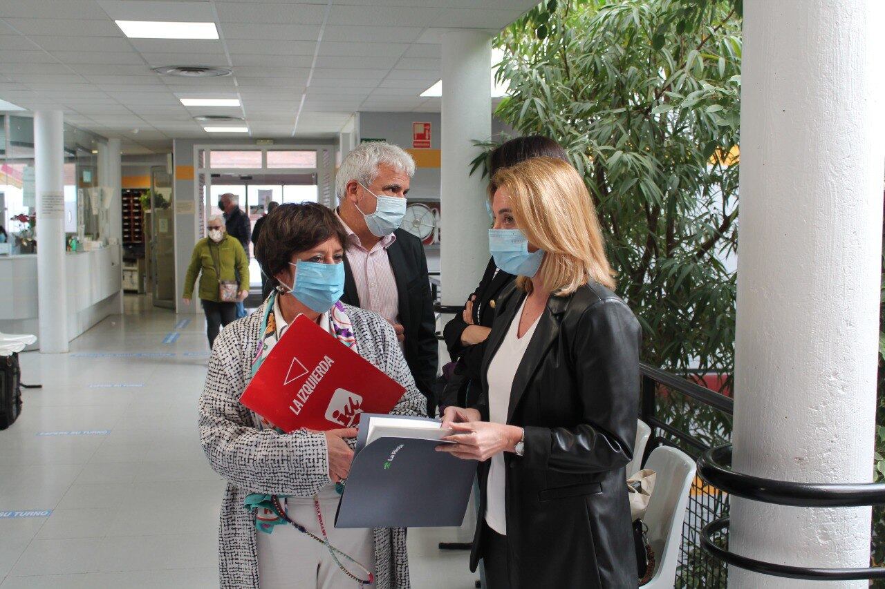 María Somalo y Henar Moreno en el centro de salud Joaquín Elizalde