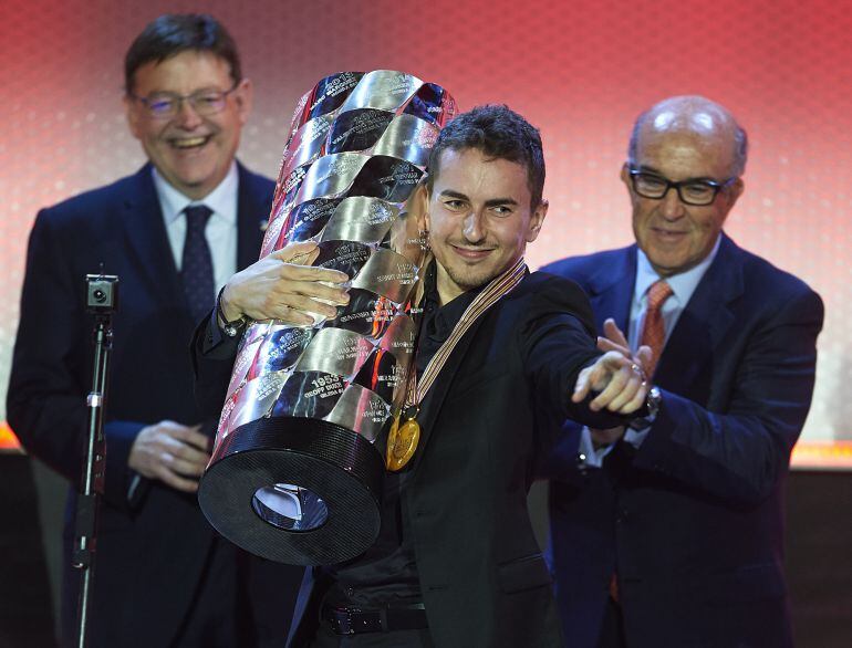 VALENCIA, SPAIN - NOVEMBER 08: Jorge Lorenzo of Spain and Movistar Yamaha MotoGP celebrates with the trophy of MotoGP World Champion during the 2015 FIM MotoGP Awards Ceremony at Fira de Valencia on November 8, 2015 in Valencia, Spain. (Photo by Manuel Queimadelos Alonso/Getty Images)