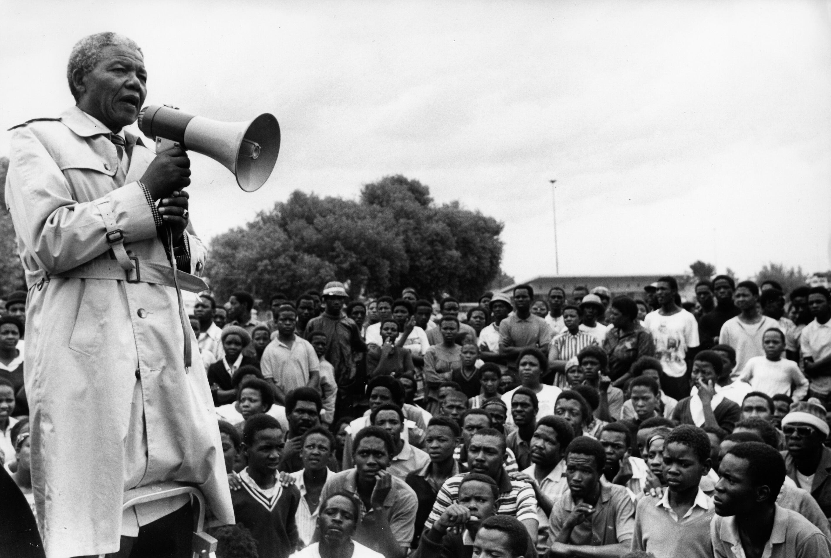 SOUTH AFRICA - OCTOBER 14, 1990: Nelson Mandela speaking at a meeting . (Photo by Gallo Images via Getty Images/Avusa/Joe Sefale )