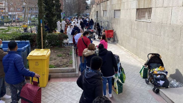 'Tarjetas familia': la medida para acabar con las filas del hambre del Ayuntamiento ¿Son suficientes?