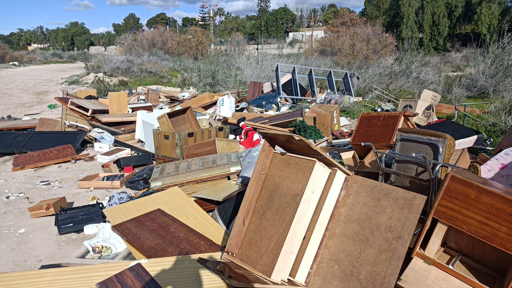 El vertido fue descubierto gracias a los restos localizados en la zona