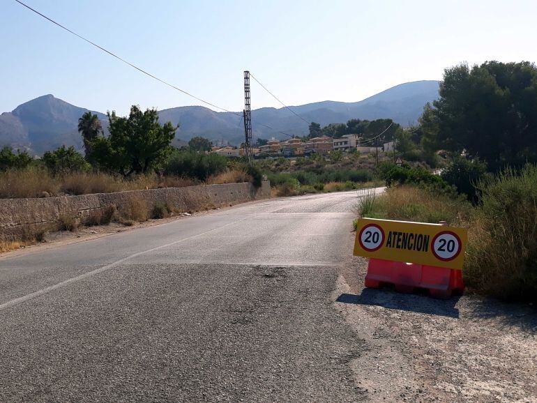 El proyecto contempla el arreglo definitivo de una zona del firme hundida por la rotura de una tubería de desagüe