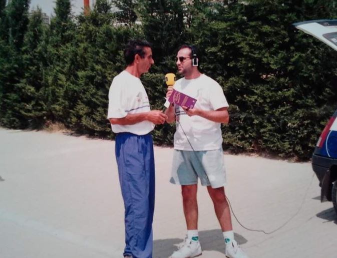 José Armisén atiende a Radio Huesca SER en una entrevista en la Ciudad Deportiva