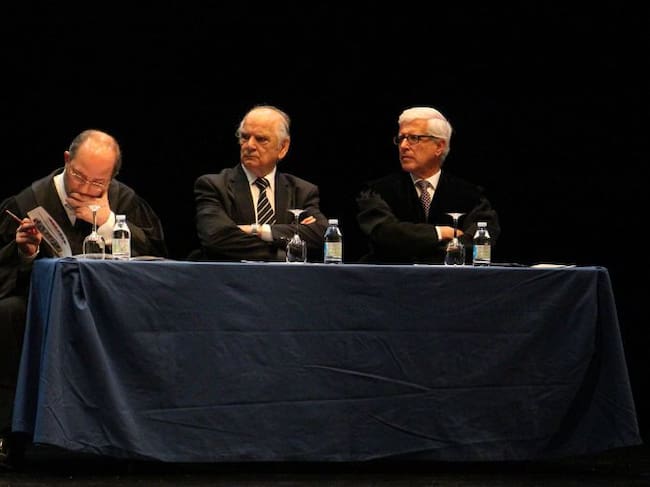 El fiscal general, Alfons Alberca, el raonador del ciutadà, Josep Rodríguez, i el degà del Col·legi d'Advocats, Francesc Badia, aquest divendres a la cerimònia d'obertura de l'any judicial, a Andorra la Vella