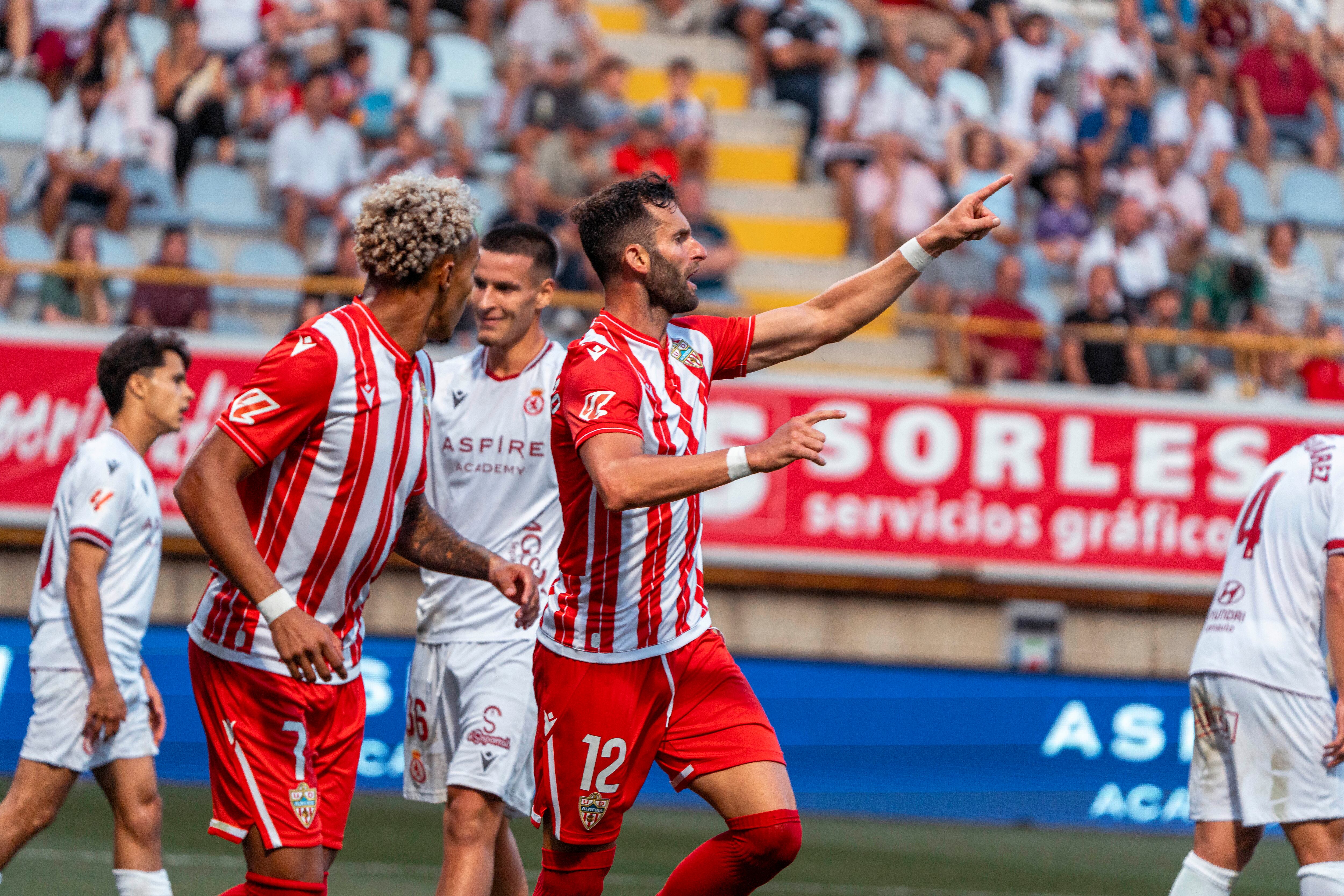 El &#039;12&#039; de Rubi celebra su gol en el Reino de León.