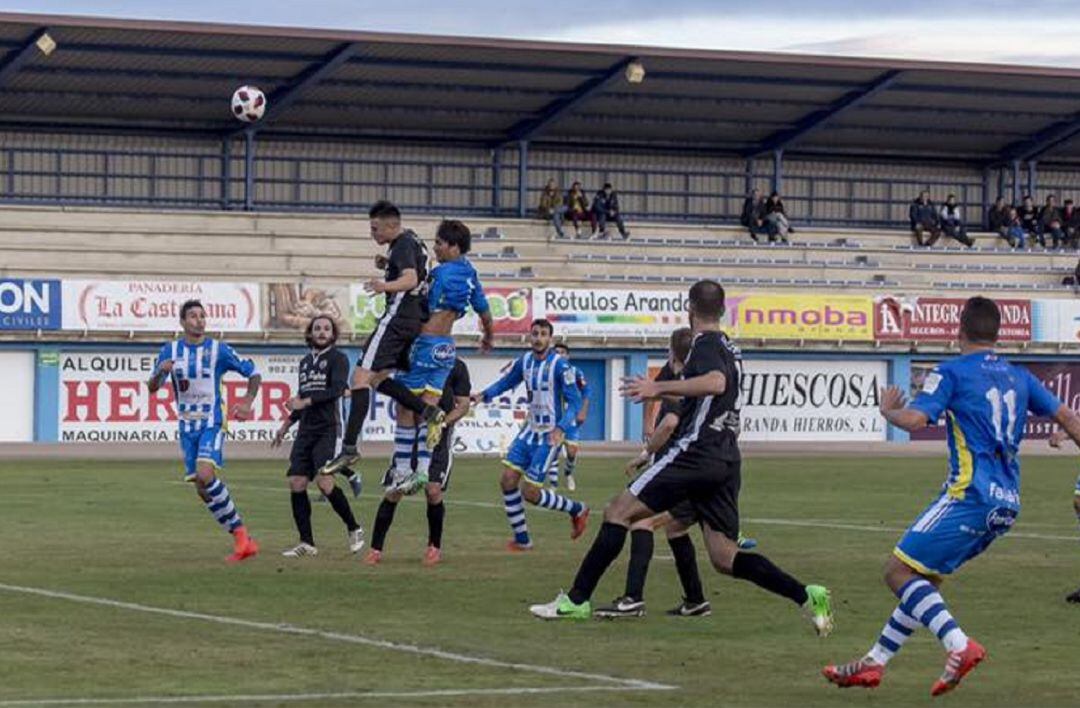 Imagen del encuentro entre burgenses y ribereños en la primera vuelta en El Montecillo.