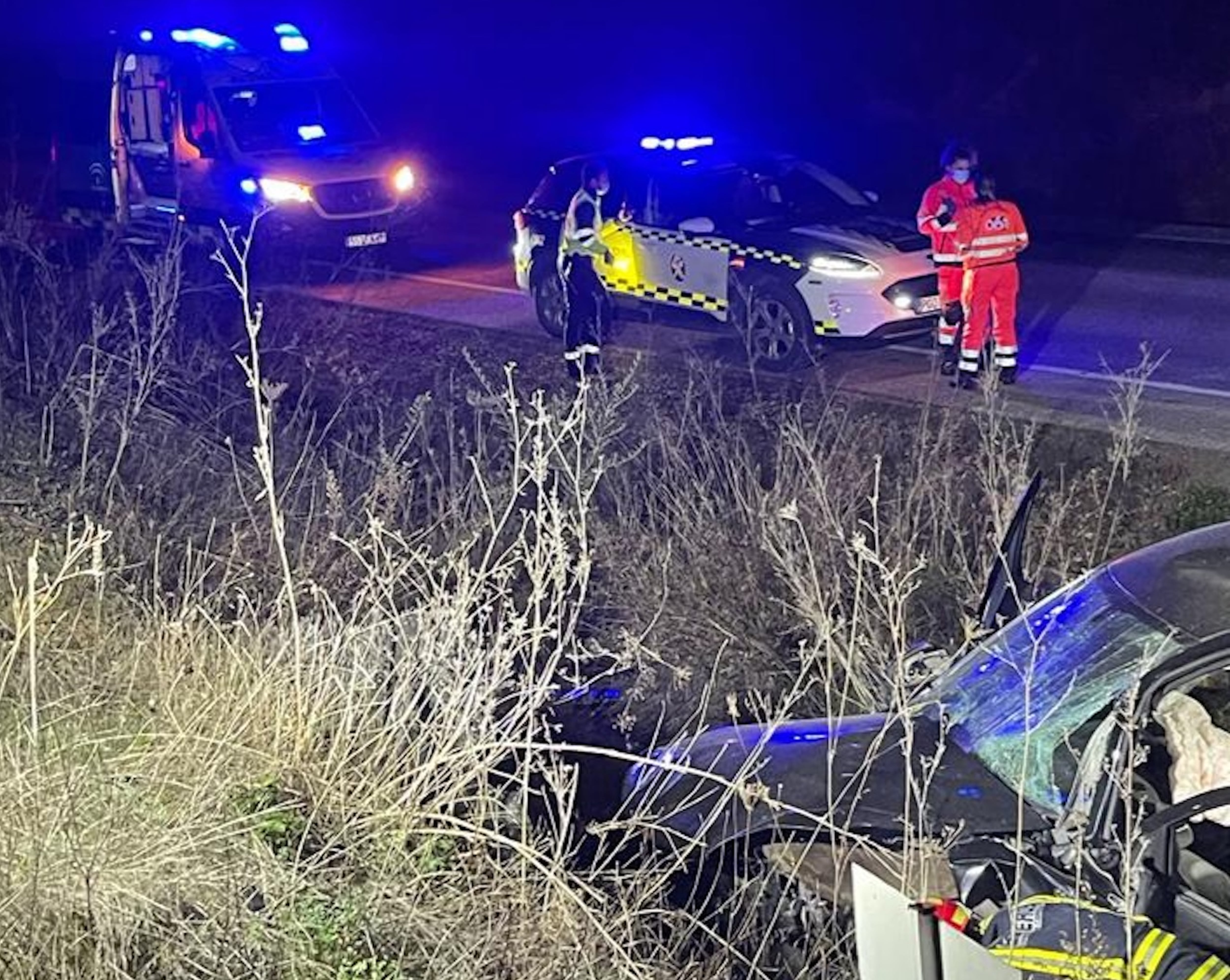 Un hombre muere al salirse de la vía y chocar su vehículo contra un talud en la A-318 en Cabra